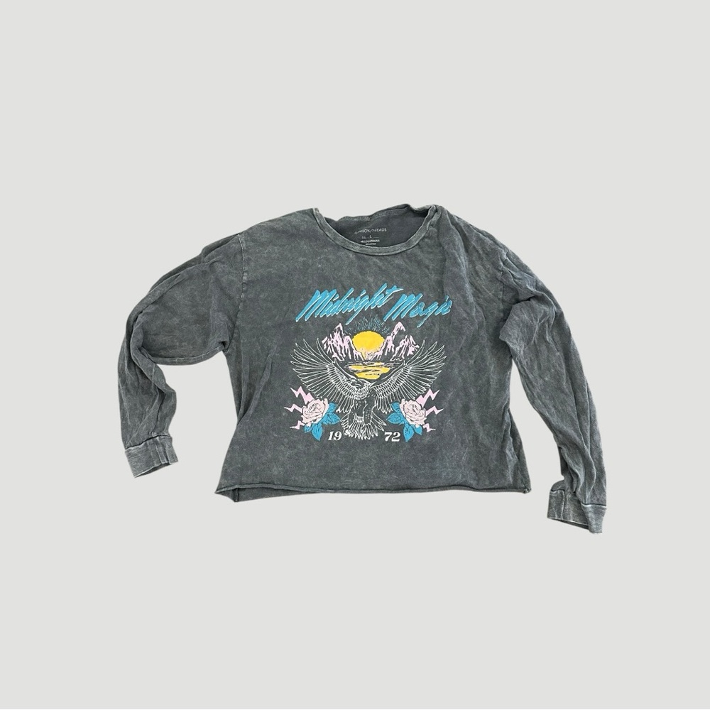 Graphic Crop Top – Edgy Boho Vintage Vibes